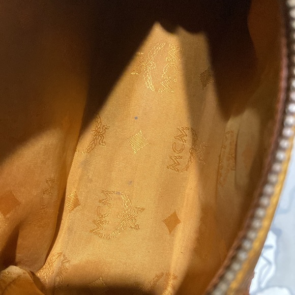 Mcm mini Boston- Germany -Authentic ✅Well used condition -firm in price . - Picture 11 of 16